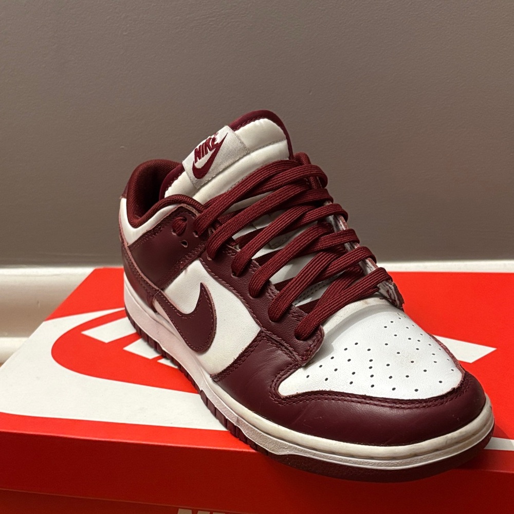 Nike Men's Burgundy Dunks Size 9 - Picture 3 of 4